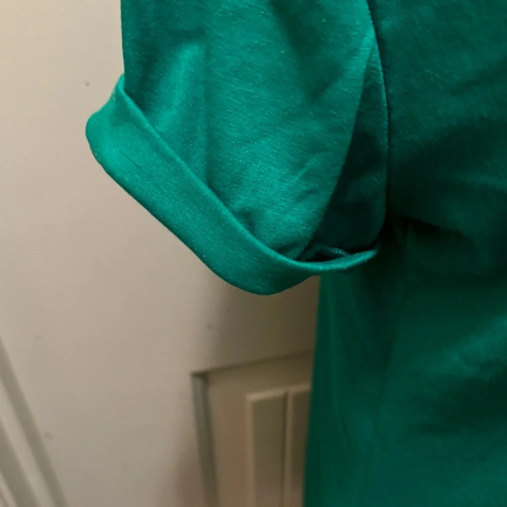 Women's Emerald Green Clover Graphic Tee - Picture 3 of 4